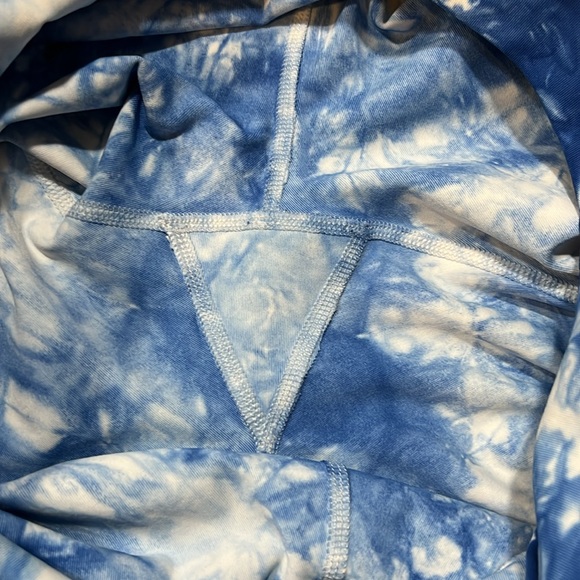 Lululemon Wunder Under Pant (Hi-Rise) Shibori
Shibori Varsity Blue White - Picture 7 of 10